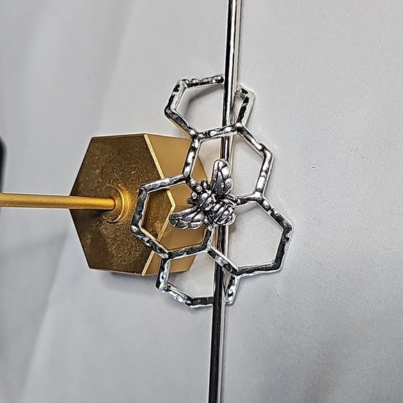 Honeybee Hairstyling Stick - Picture 2 of 3